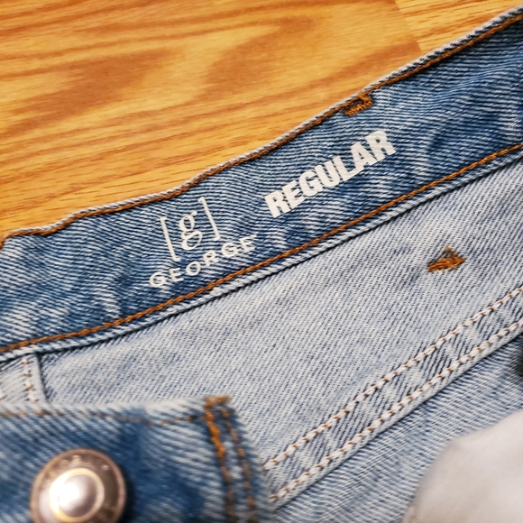 George Jeans - Picture 3 of 3